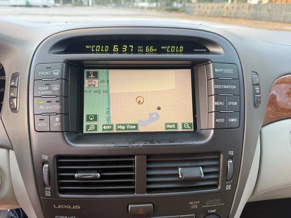 2006 Lexus LS 3rd Gen - Image 24 of 31