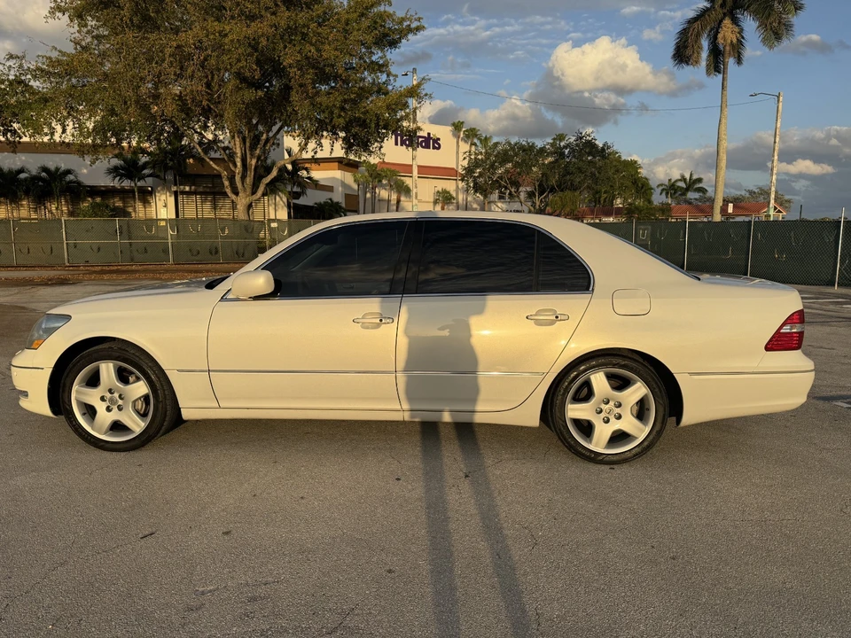 2006 Lexus LS 3rd Gen - Image 10 of 31