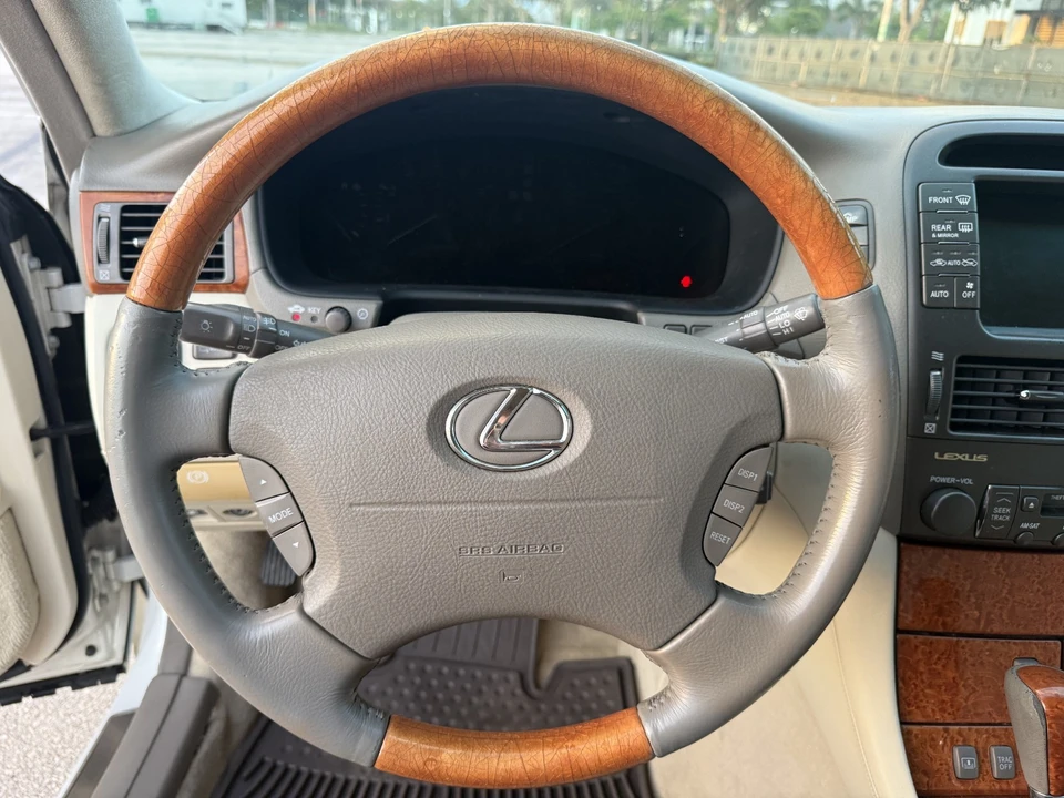 2006 Lexus LS 3rd Gen - Image 19 of 31