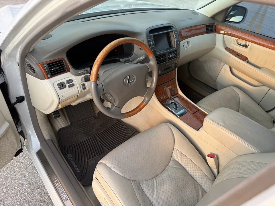 2006 Lexus LS 3rd Gen - Image 16 of 31