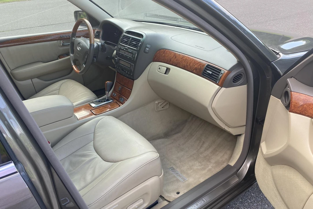 2006 Lexus LS 3rd Gen - Image 24 of 31