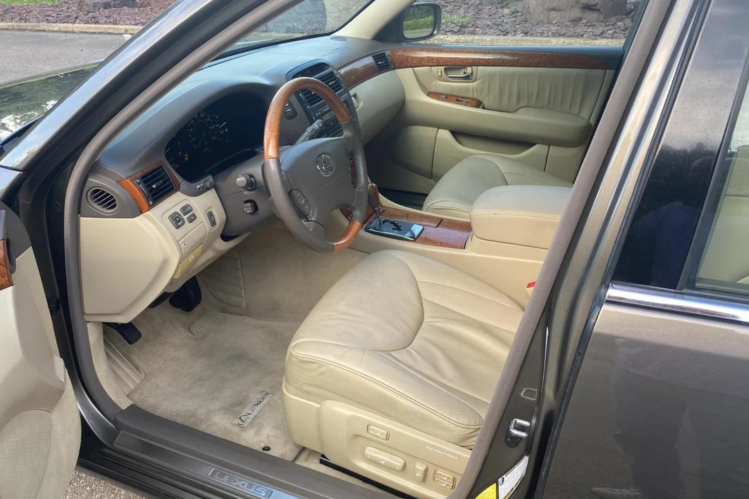 2006 Lexus LS 3rd Gen - Image 23 of 31