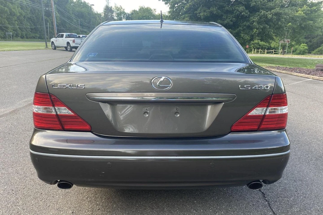 2006 Lexus LS 3rd Gen - Image 5 of 31