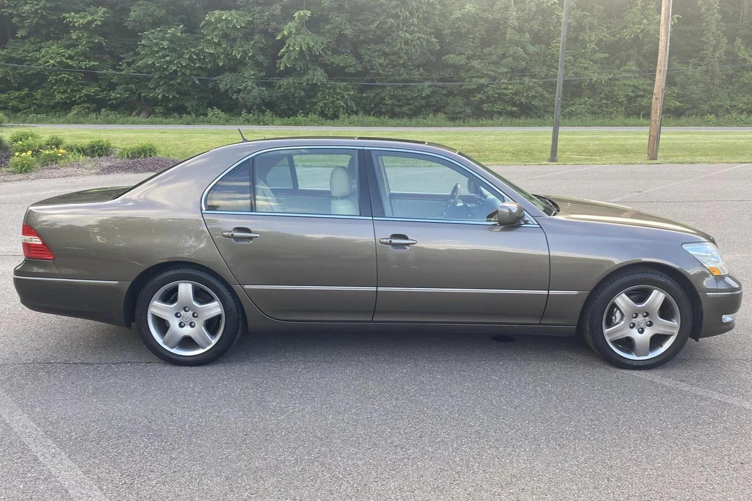 2006 Lexus LS 3rd Gen - Image 3 of 31