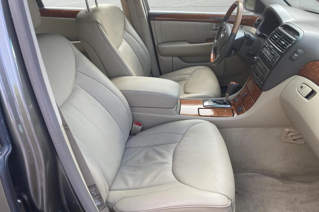 2006 Lexus LS 3rd Gen - Image 25 of 31