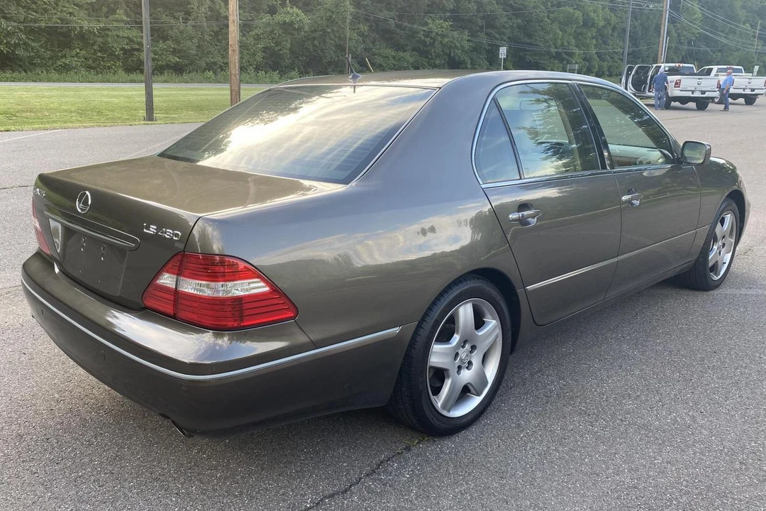 2006 Lexus LS 3rd Gen - Image 4 of 31