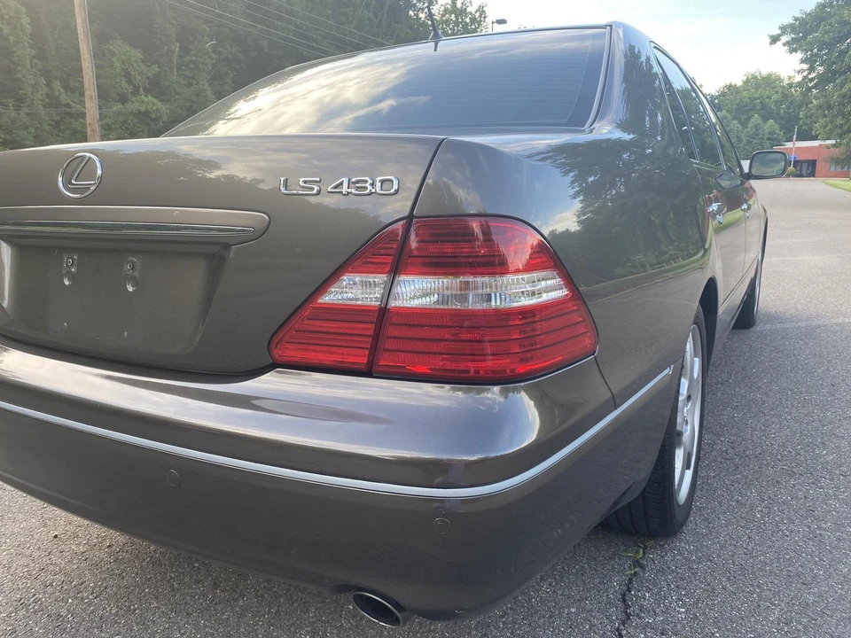 2006 Lexus LS 3rd Gen - Image 16 of 31