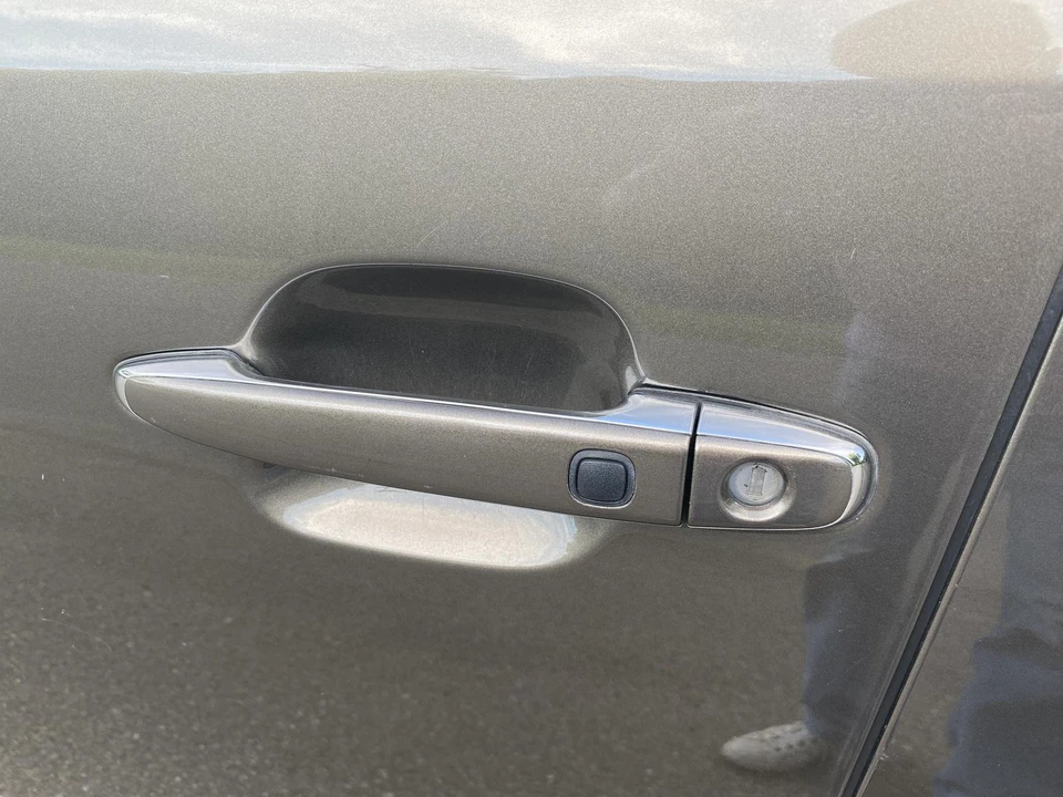 2006 Lexus LS 3rd Gen - Image 13 of 31
