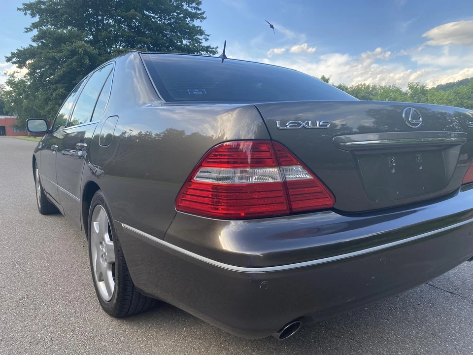 2006 Lexus LS 3rd Gen - Image 15 of 31