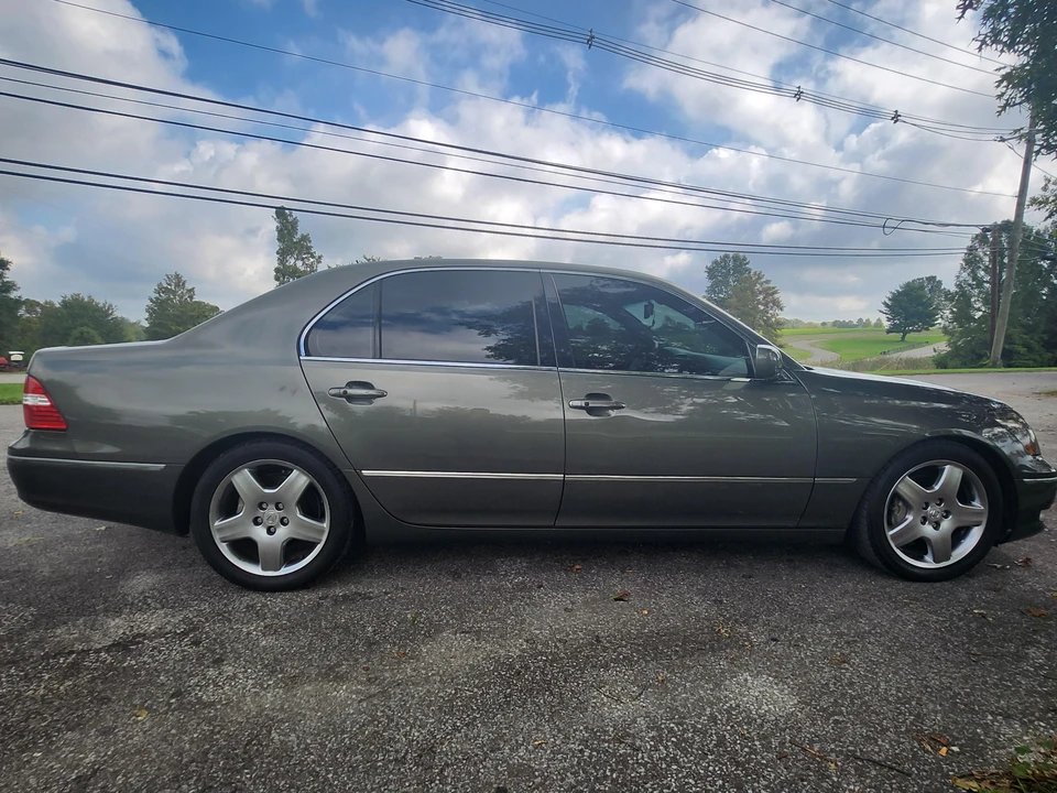 2006 Lexus LS 3rd Gen - Image 7 of 31