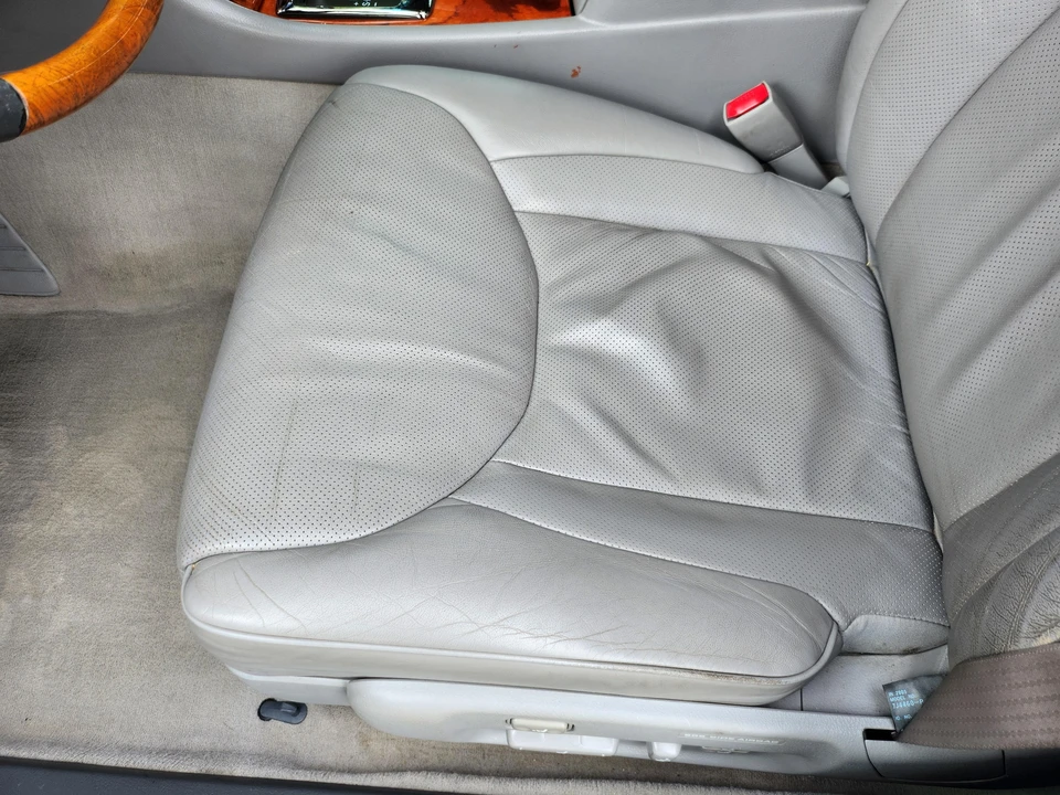 2006 Lexus LS 3rd Gen - Image 29 of 31