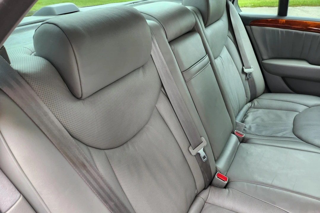 2006 Lexus LS 3rd Gen - Image 27 of 31