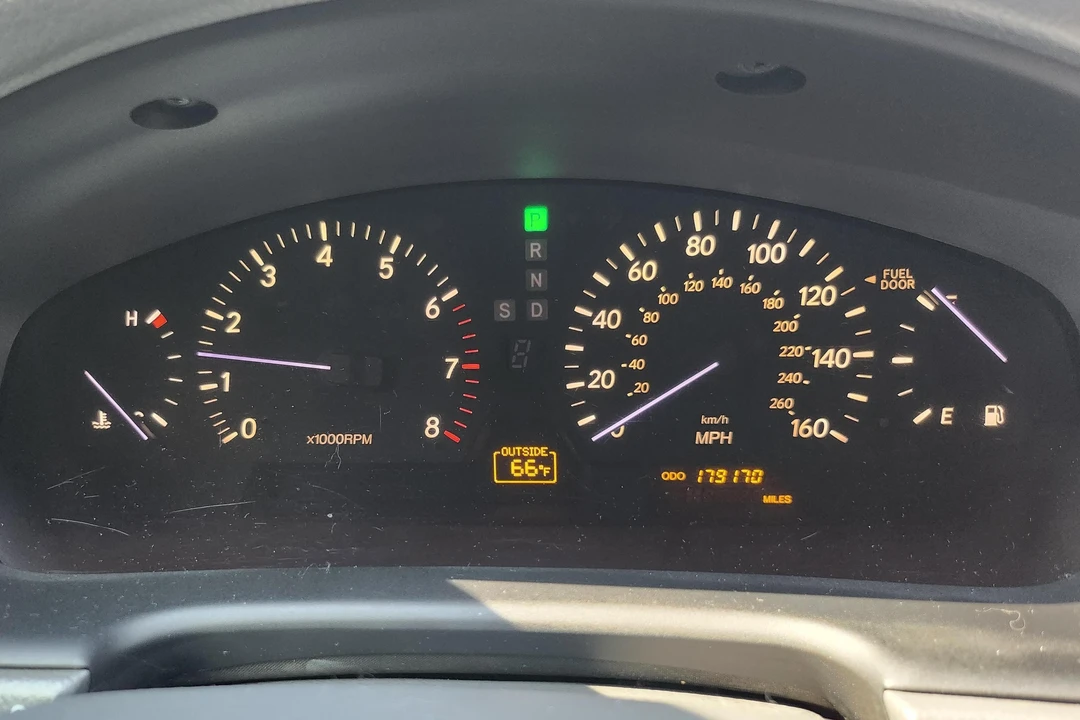 2006 Lexus LS 3rd Gen - Image 28 of 31