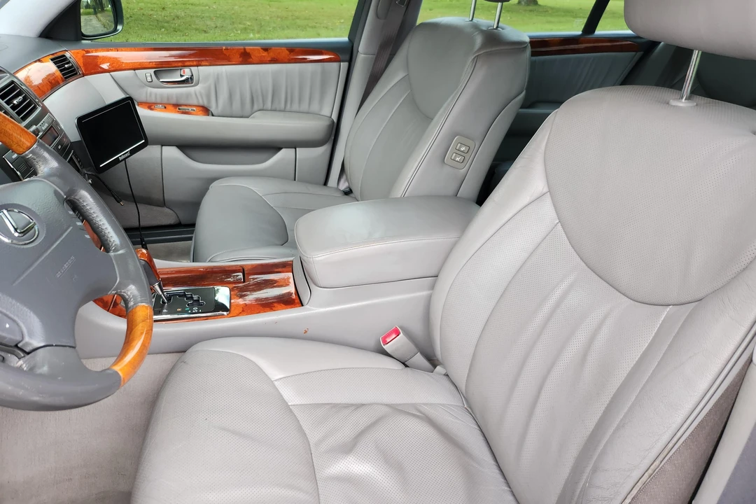 2006 Lexus LS 3rd Gen - Image 26 of 31