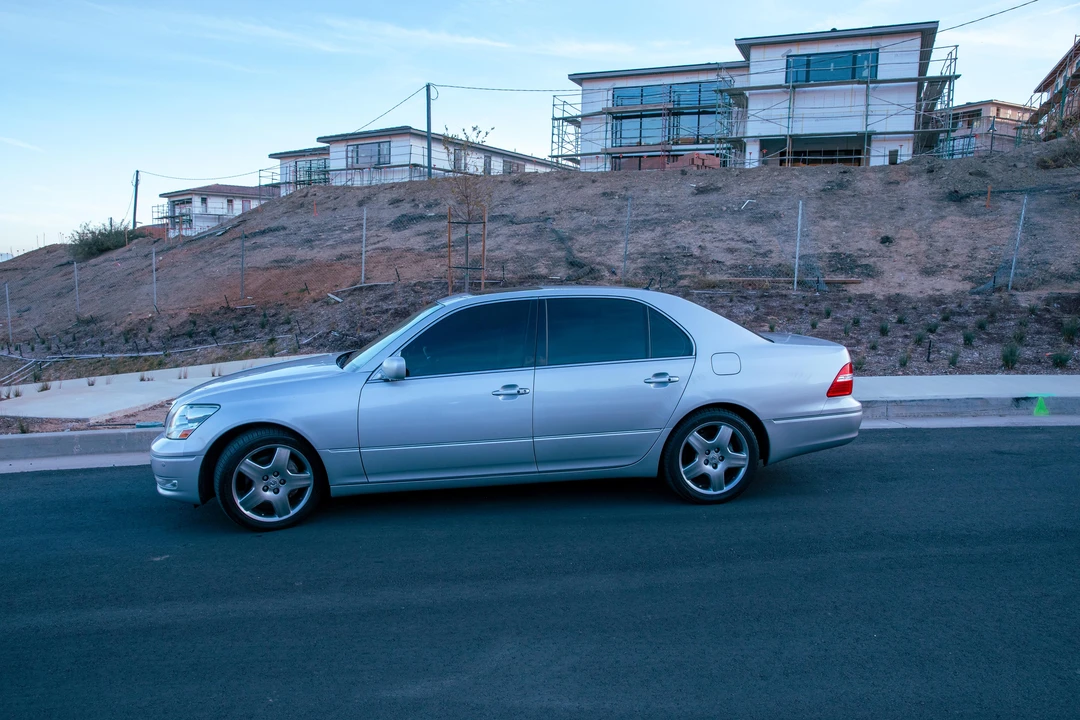 2006 Lexus LS 3rd Gen - Image 10 of 31