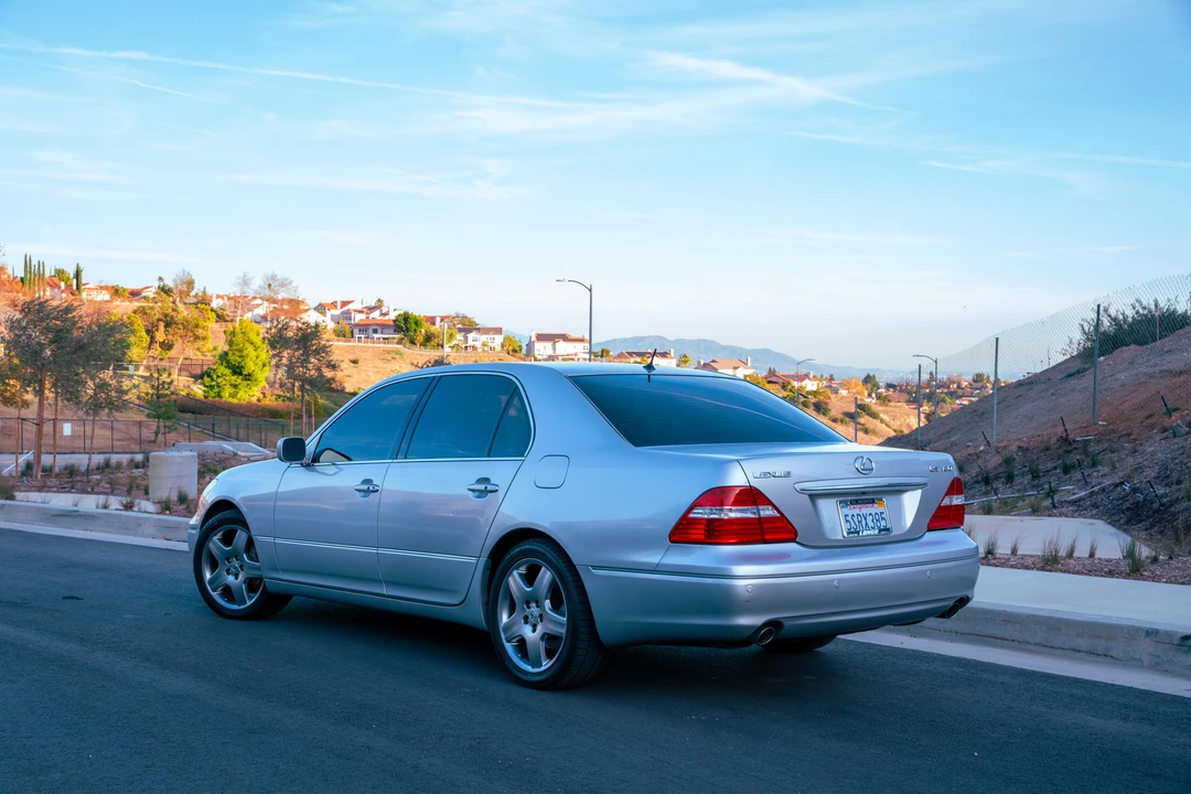 2006 Lexus LS 3rd Gen - Image 11 of 31