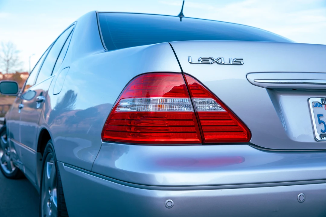 2006 Lexus LS 3rd Gen - Image 19 of 31