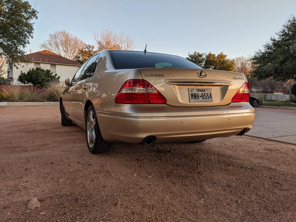 2006 Lexus LS 3rd Gen - Image 15 of 31