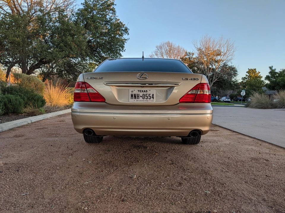 2006 Lexus LS 3rd Gen - Image 16 of 31