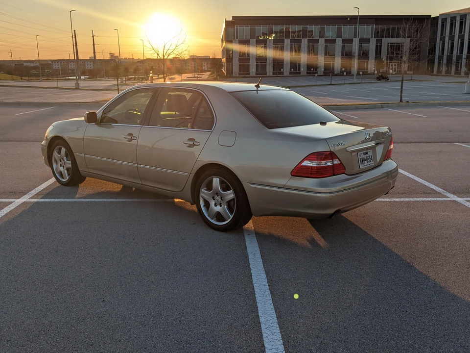 2006 Lexus LS 3rd Gen - Image 4 of 31