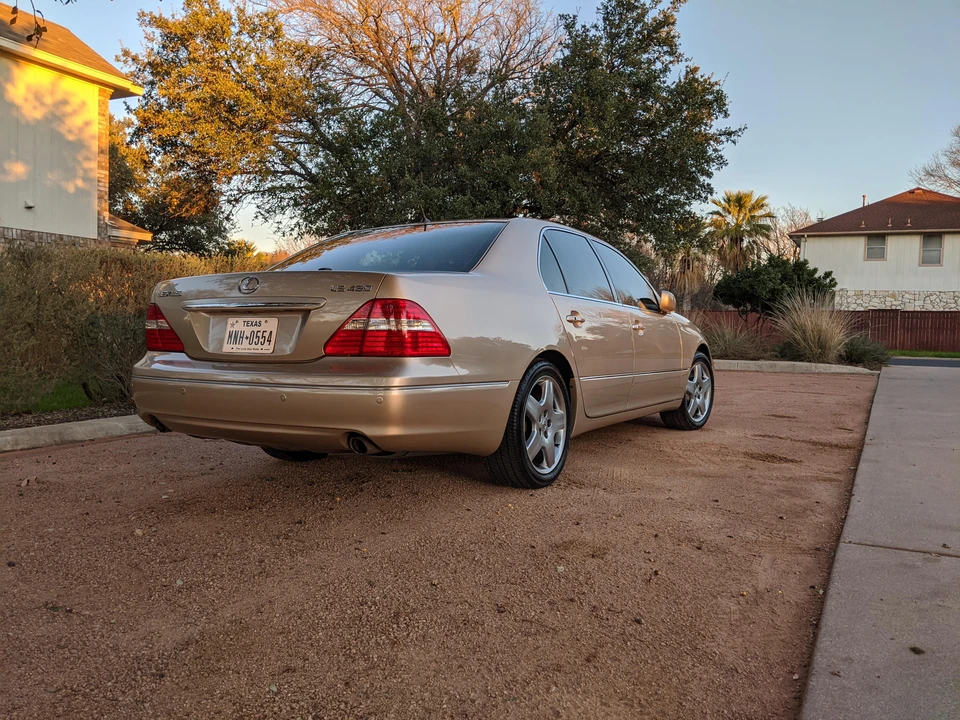2006 Lexus LS 3rd Gen - Image 18 of 31