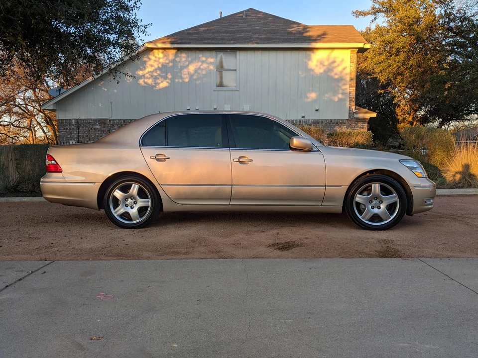 2006 Lexus LS 3rd Gen - Image 19 of 31