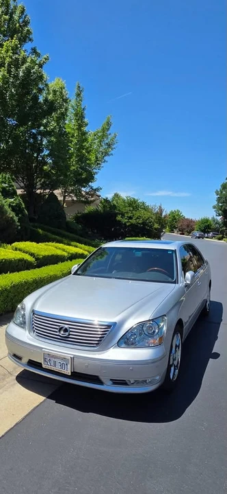 2006 Lexus LS 3rd Gen - Image 9 of 13