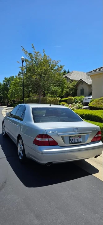 2006 Lexus LS 3rd Gen - Image 5 of 13