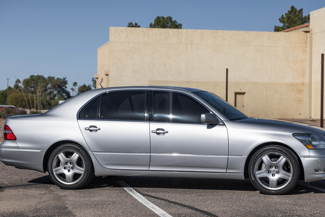 2006 Lexus LS 3rd Gen - Image 9 of 31