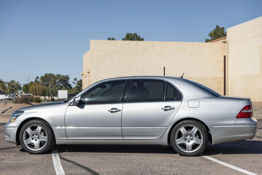 2006 Lexus LS 3rd Gen - Image 3 of 31