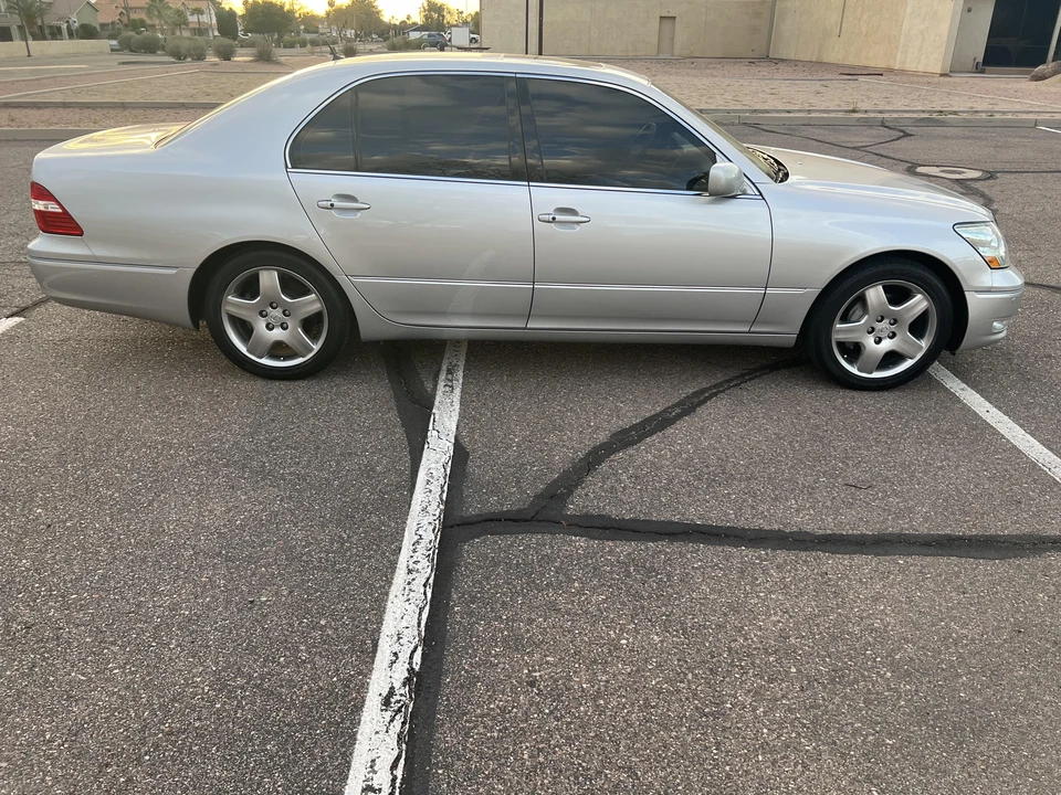 2006 Lexus LS 3rd Gen - Image 14 of 31