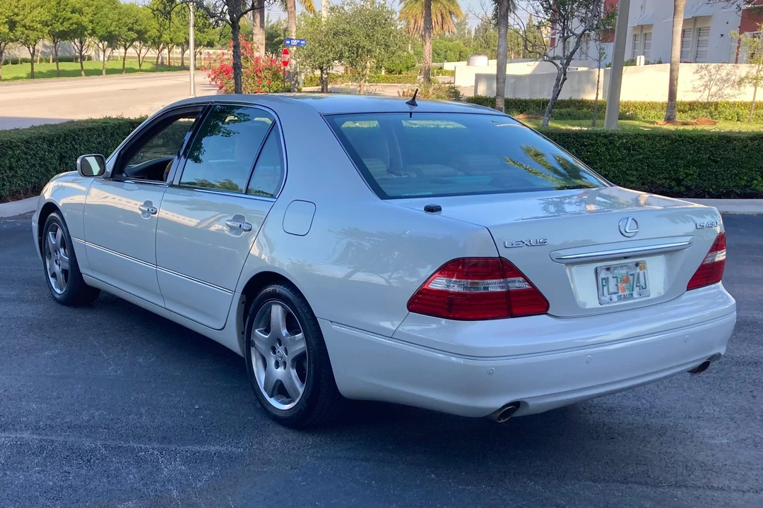 2006 Lexus LS 3rd Gen - Image 4 of 31