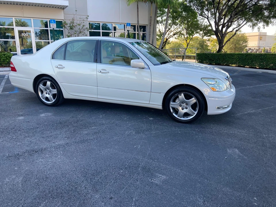 2006 Lexus LS 3rd Gen - Image 19 of 31