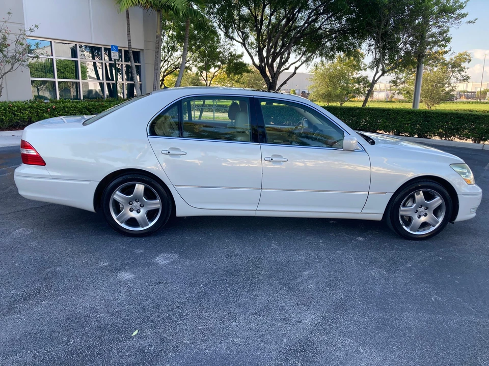 2006 Lexus LS 3rd Gen - Image 18 of 31