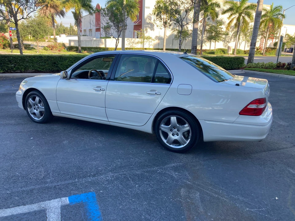 2006 Lexus LS 3rd Gen - Image 13 of 31