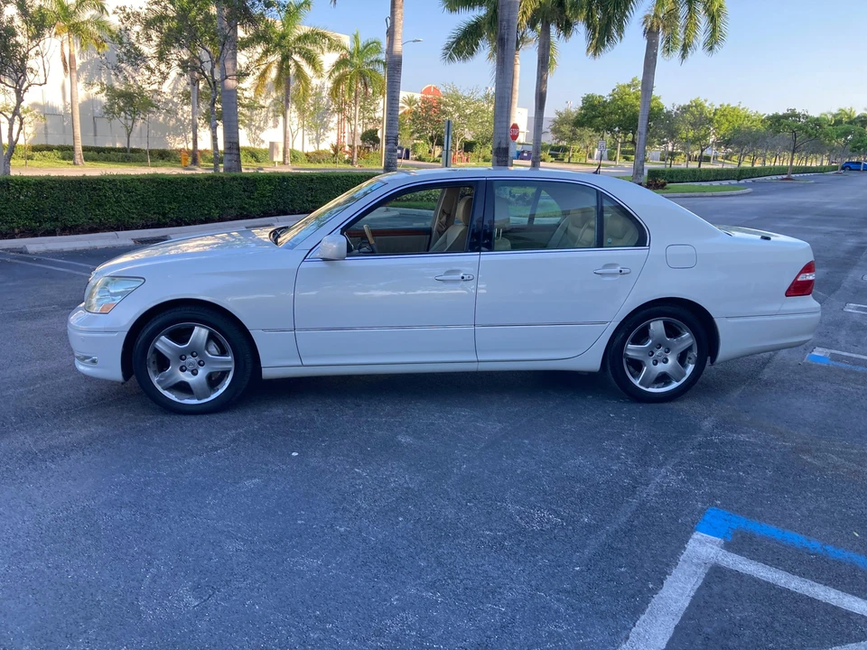 2006 Lexus LS 3rd Gen - Image 12 of 31