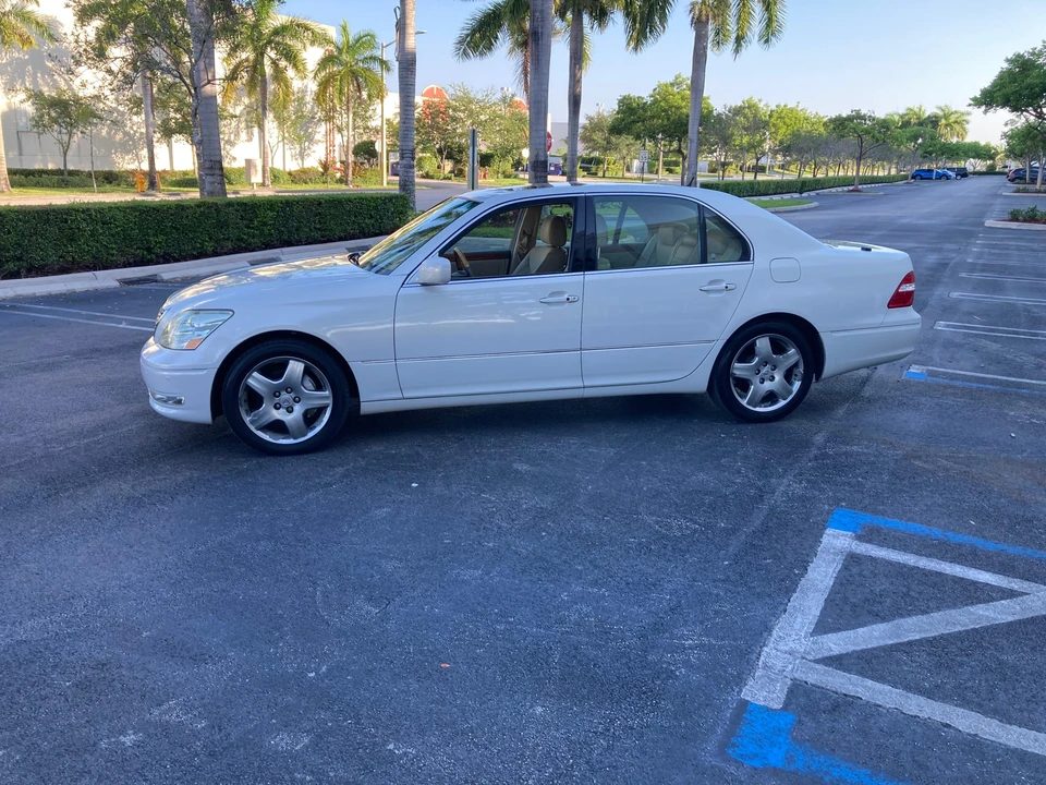 2006 Lexus LS 3rd Gen - Image 11 of 31