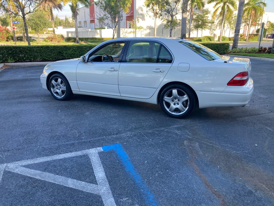 2006 Lexus LS 3rd Gen - Image 14 of 31