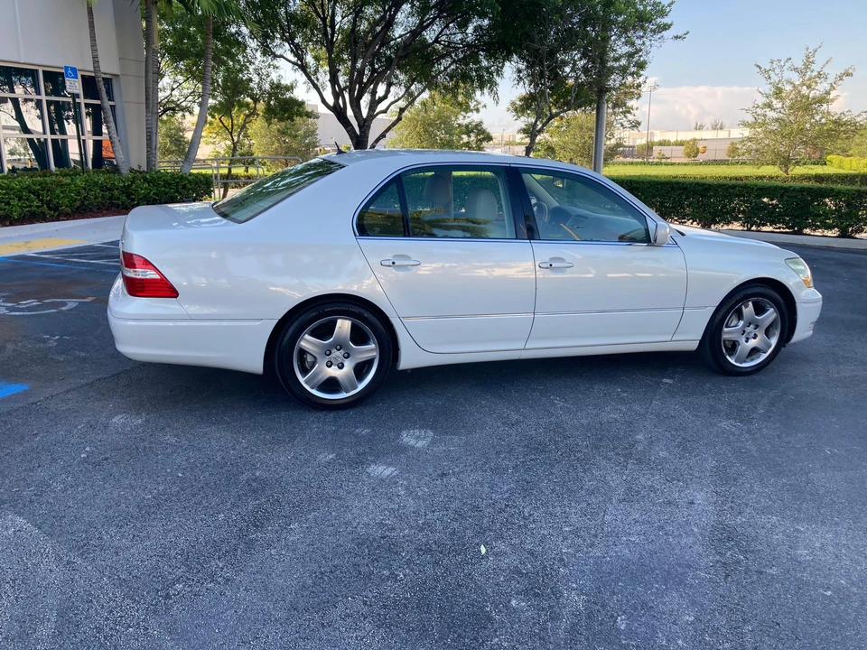2006 Lexus LS 3rd Gen - Image 17 of 31