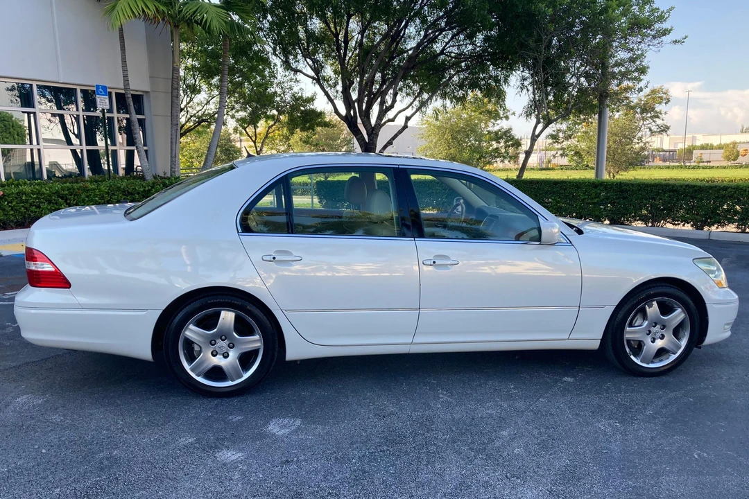2006 Lexus LS 3rd Gen - Image 3 of 31