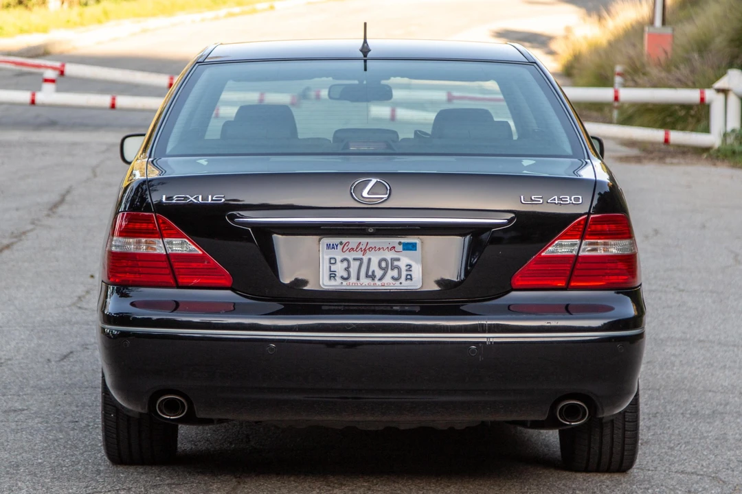 2006 Lexus LS 3rd Gen - Image 5 of 31