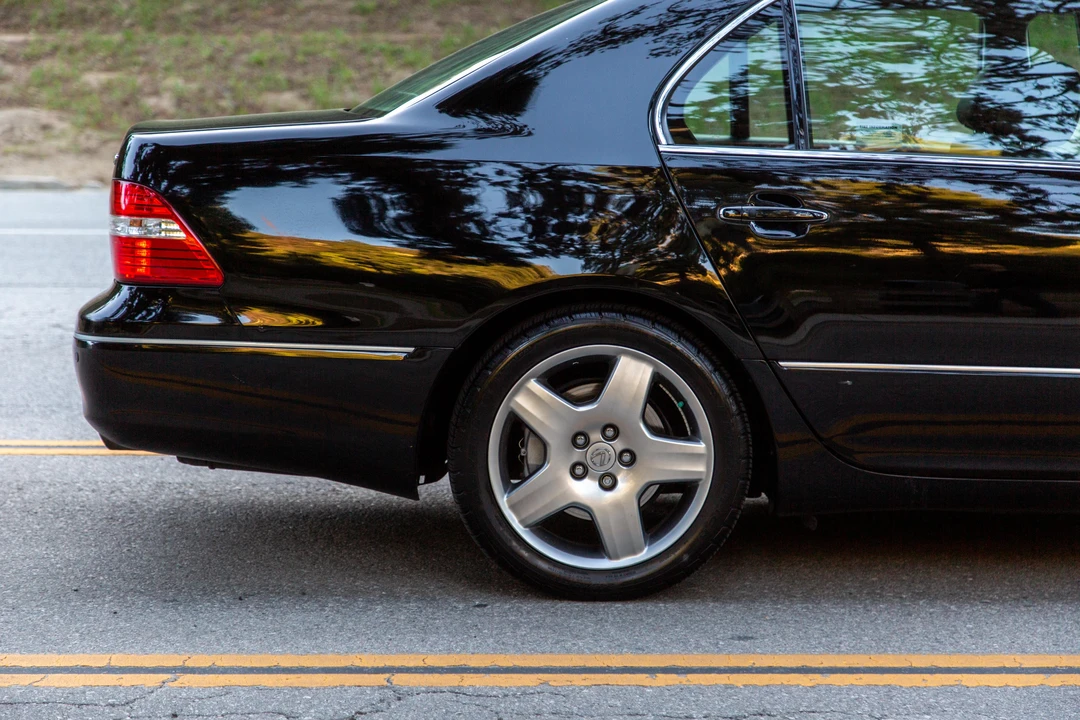 2006 Lexus LS 3rd Gen - Image 29 of 31