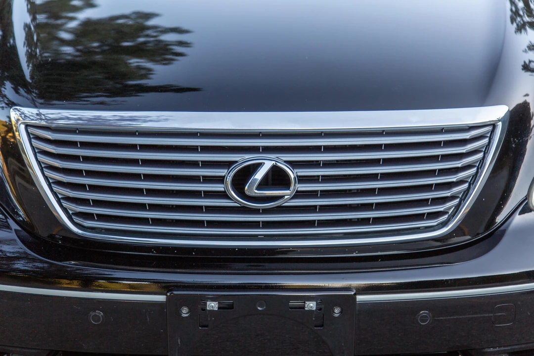 2006 Lexus LS 3rd Gen - Image 12 of 31