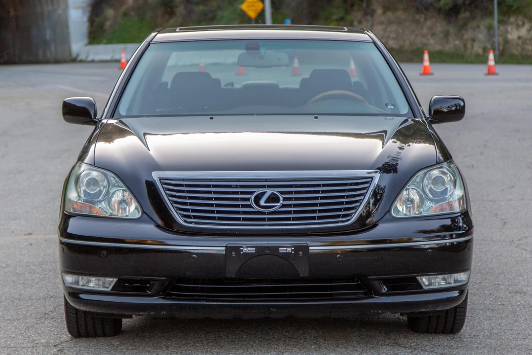 2006 Lexus LS 3rd Gen - Image 2 of 31