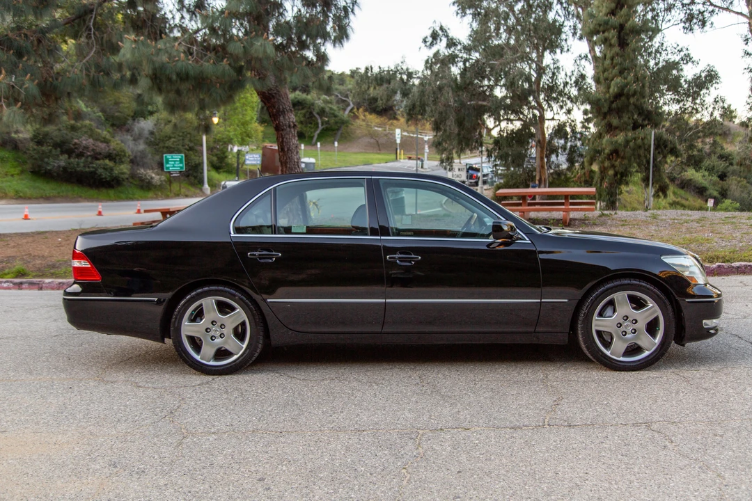 2006 Lexus LS 3rd Gen - Image 10 of 31