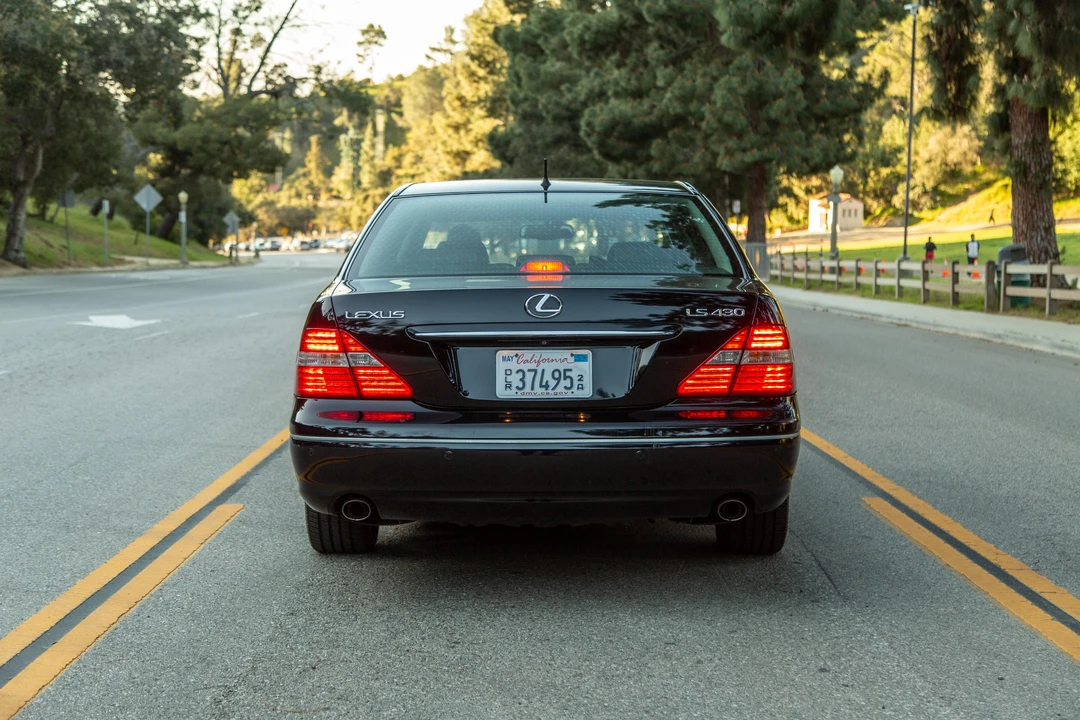 2006 Lexus LS 3rd Gen - Image 9 of 31