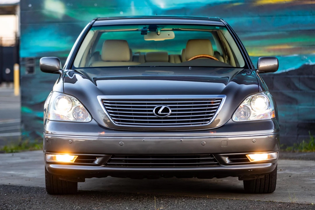 2006 Lexus LS 3rd Gen - Image 2 of 31