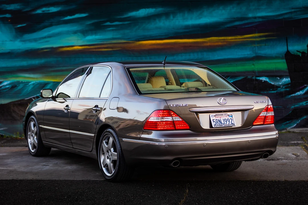2006 Lexus LS 3rd Gen - Image 16 of 31