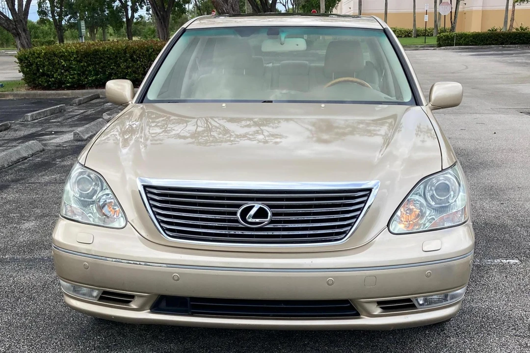 2006 Lexus LS 3rd Gen - Image 2 of 31
