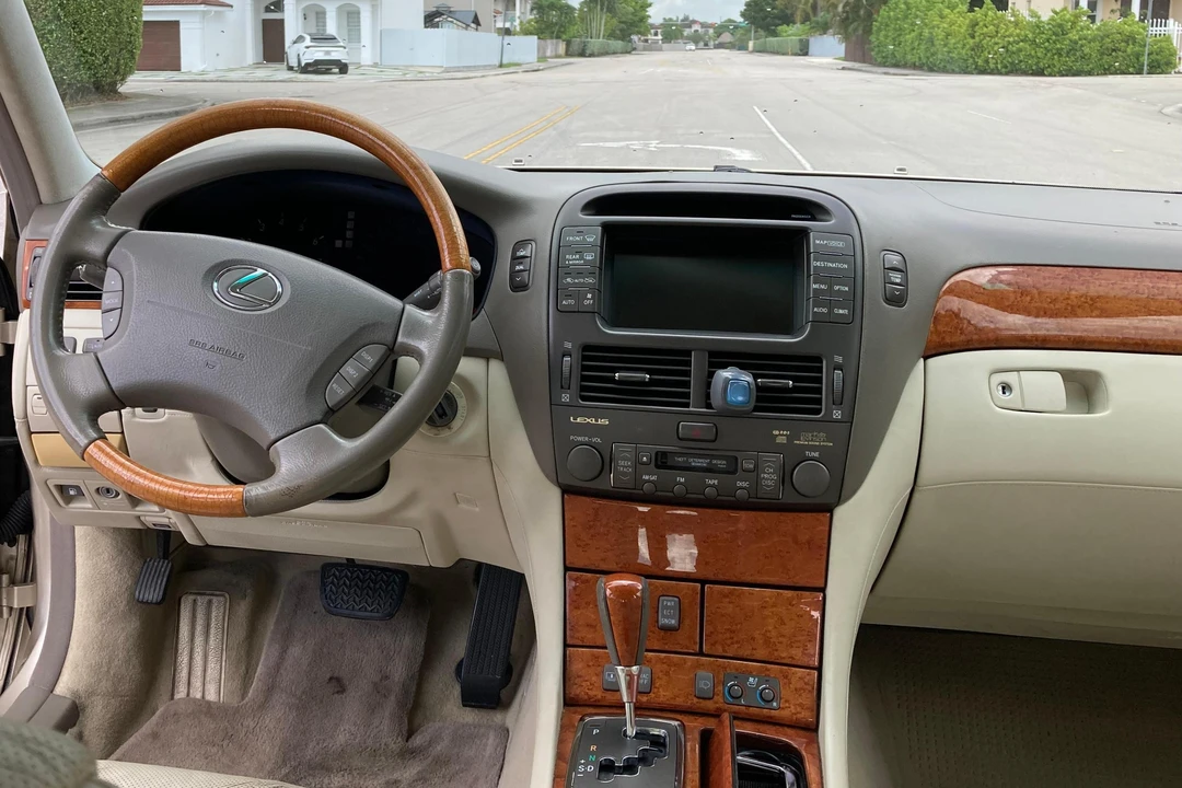 2006 Lexus LS 3rd Gen - Image 22 of 31